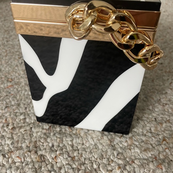 Zebra top handle bag. - Picture 10 of 10